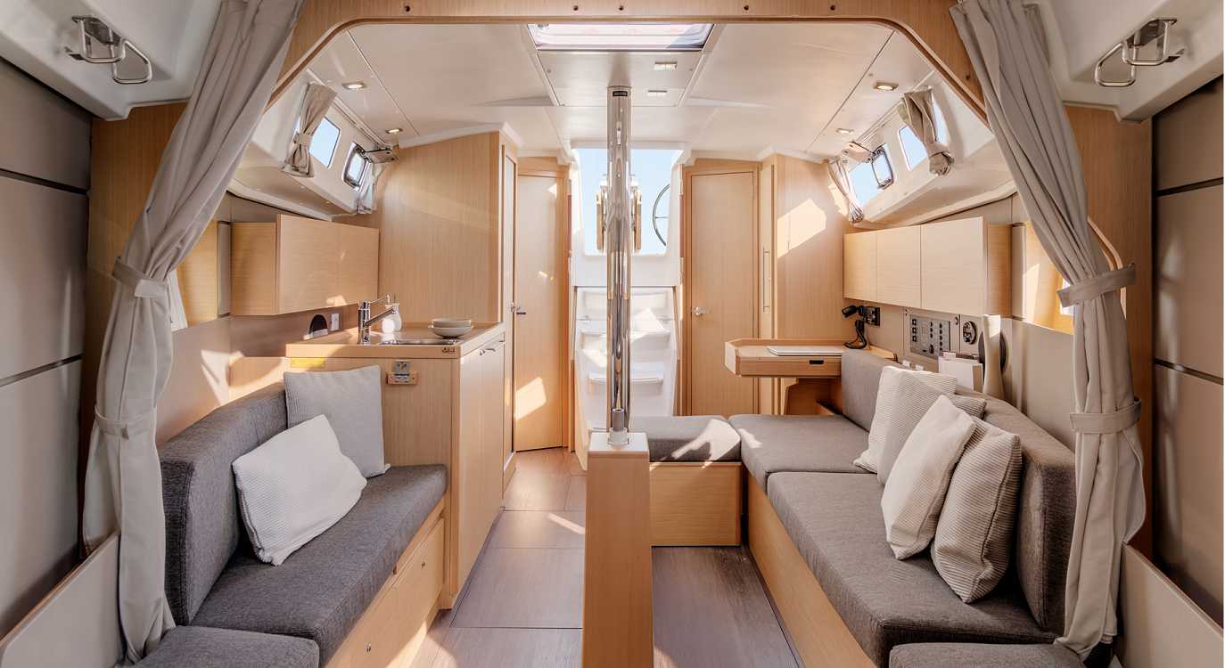 2014 Beneteau Oceanis 35