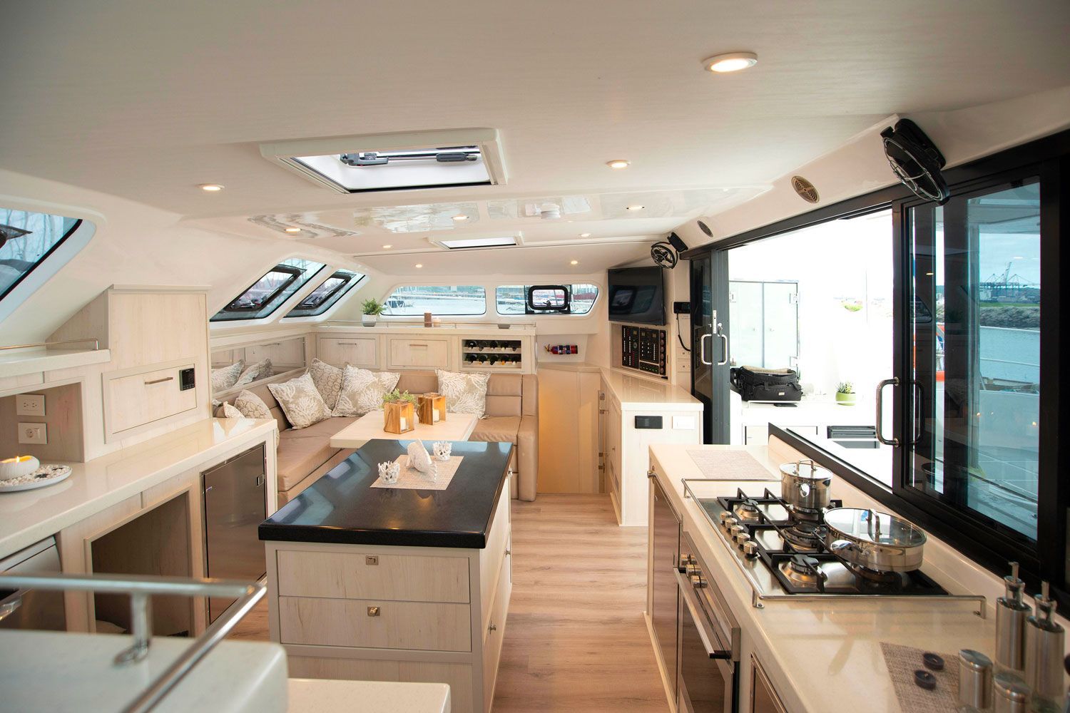 2021 Royal Cape Catamaran Majestic 570 Fly