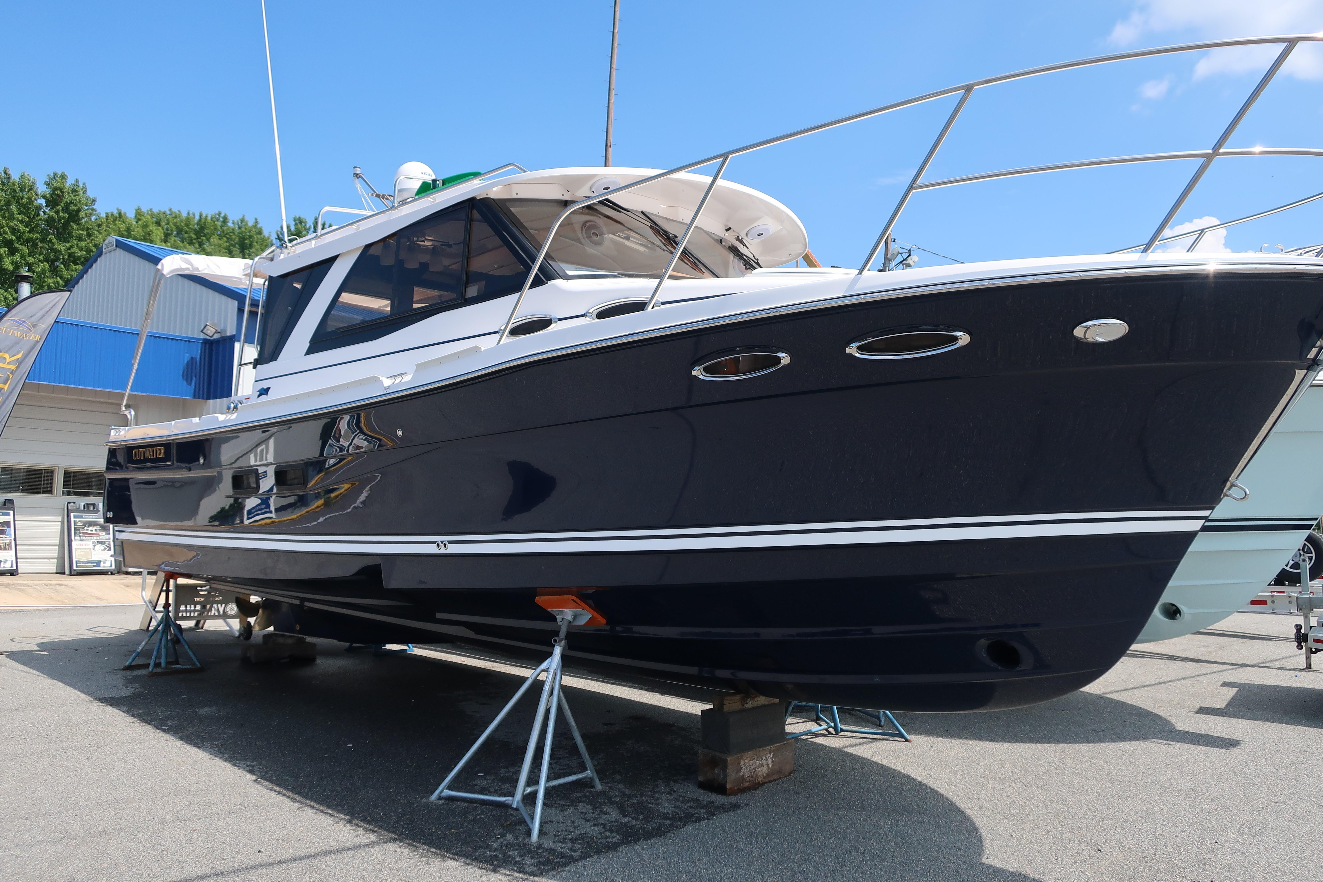 2022 Cutwater 30 S Luxury Edition Volvo Diesel