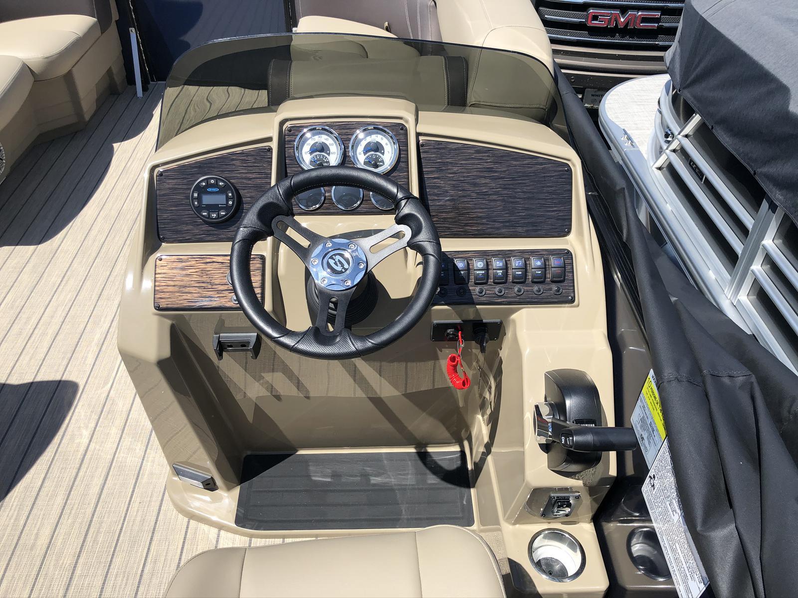 2022 Sylvan 8520 Cruise - In Stock