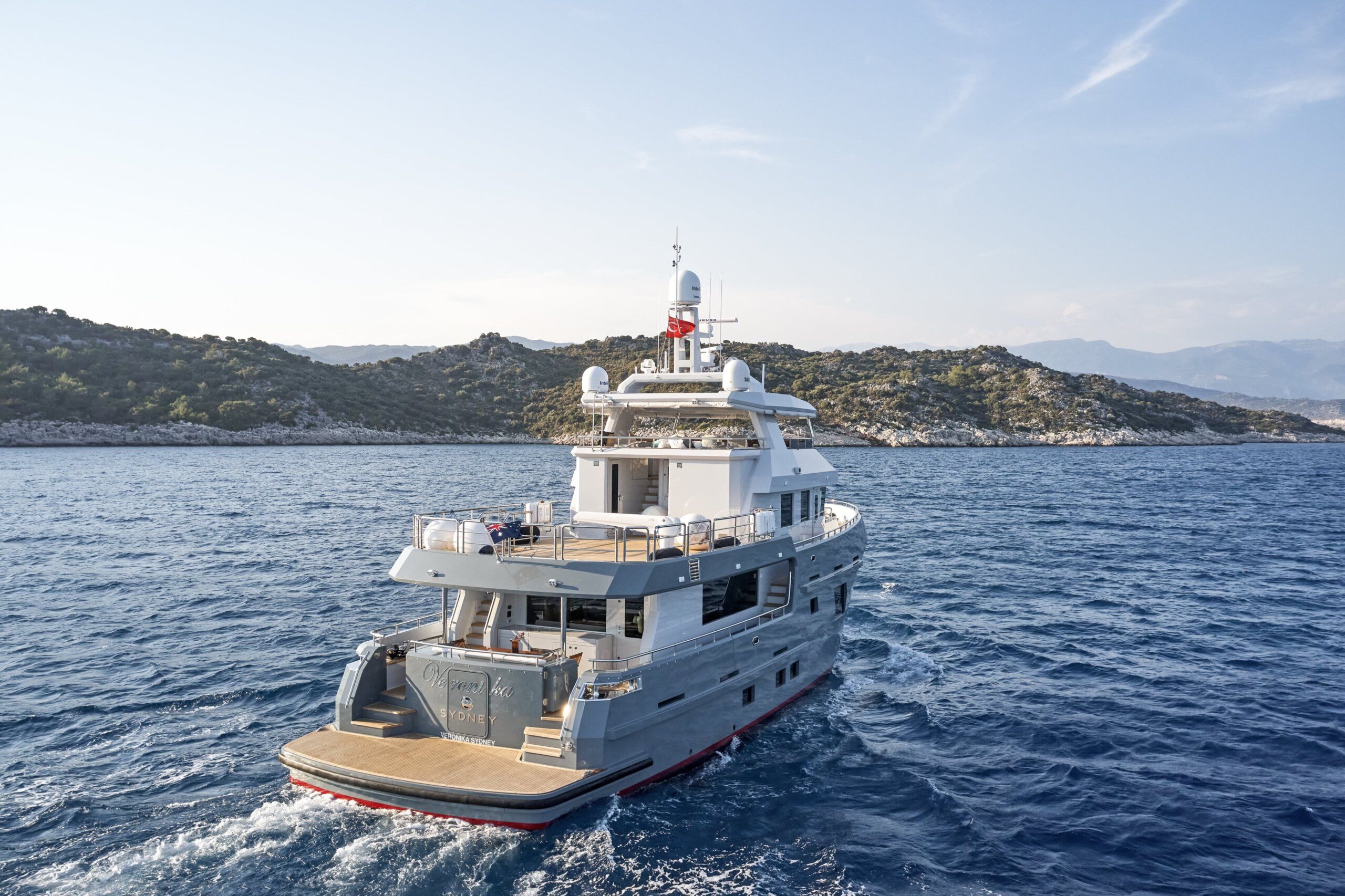 2022 Bering Yachts 77