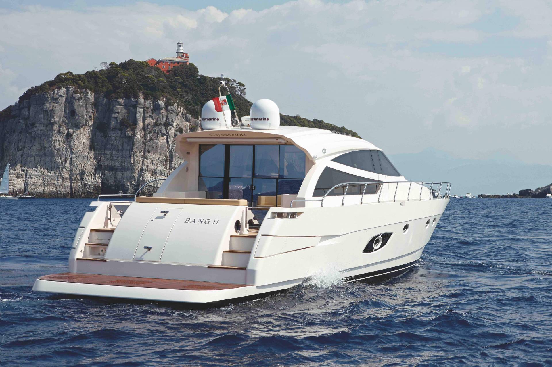 2018 Cayman Yachts S640