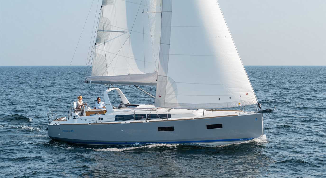 2013 Beneteau Oceanis 38
