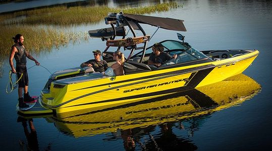 2014 Nautique Super Air Nautique 210