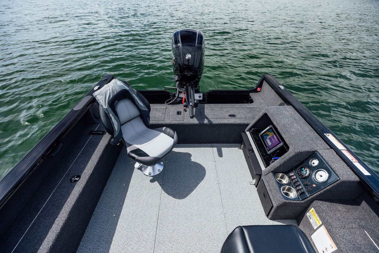 Crestliner 1850 Pro Tiller detail