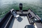 Crestliner 1850 Pro Tiller detail