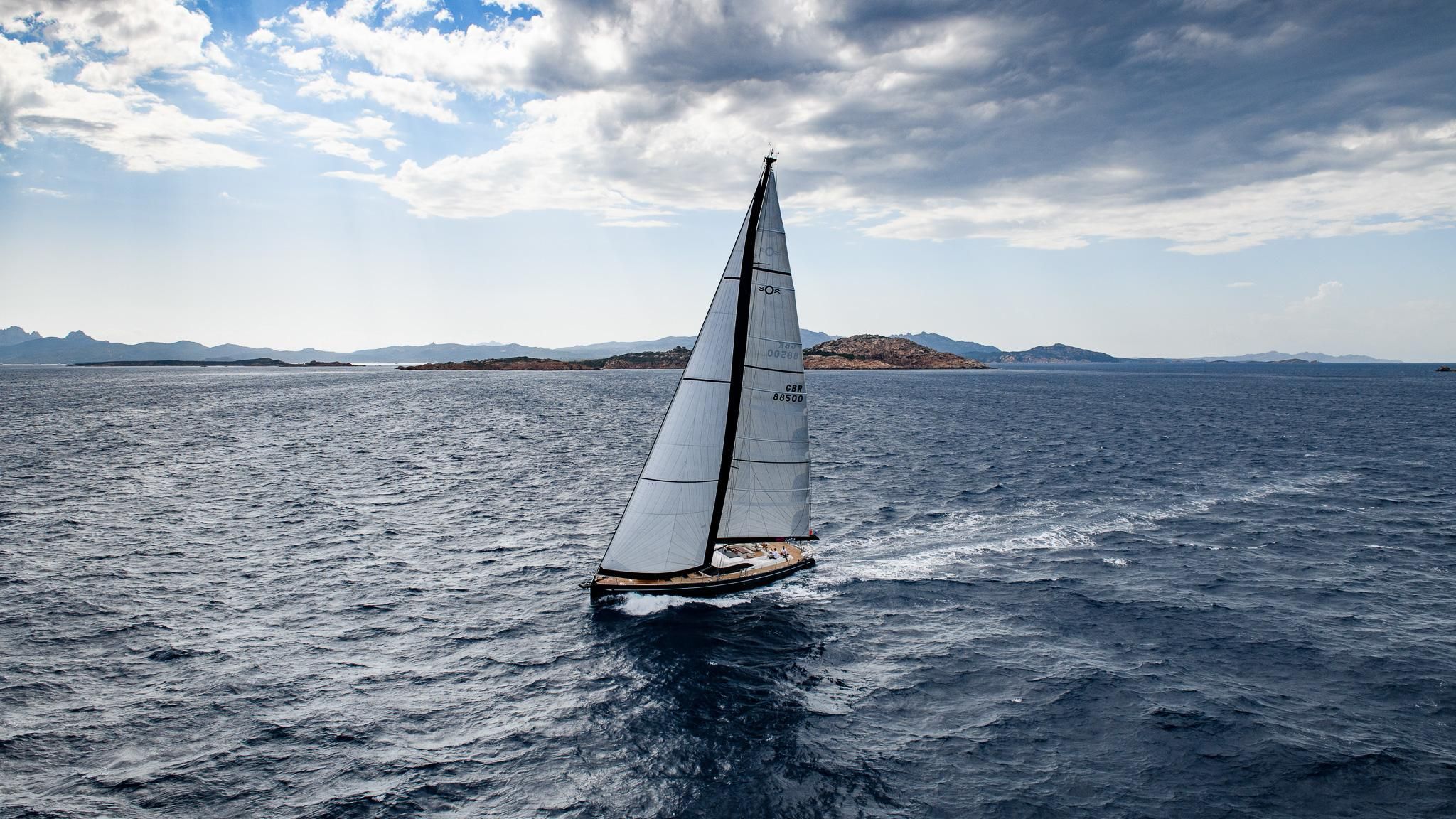 2013 Oyster Yachts 885