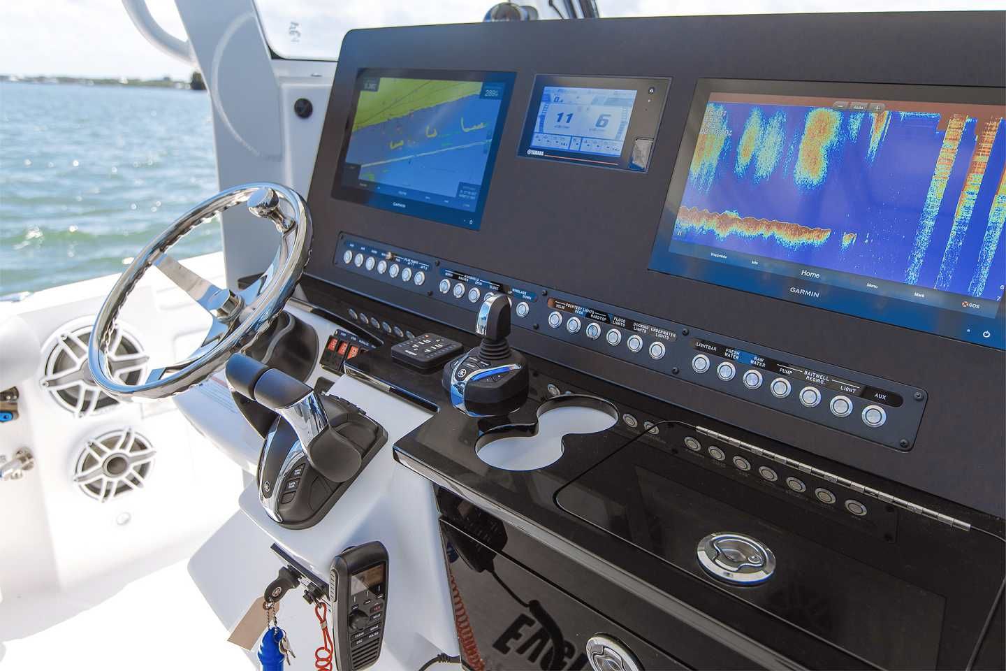 2022 Everglades 365 CC