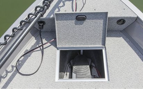 Crestliner 1650 Discovery Tiller in-floor rod storage compartment