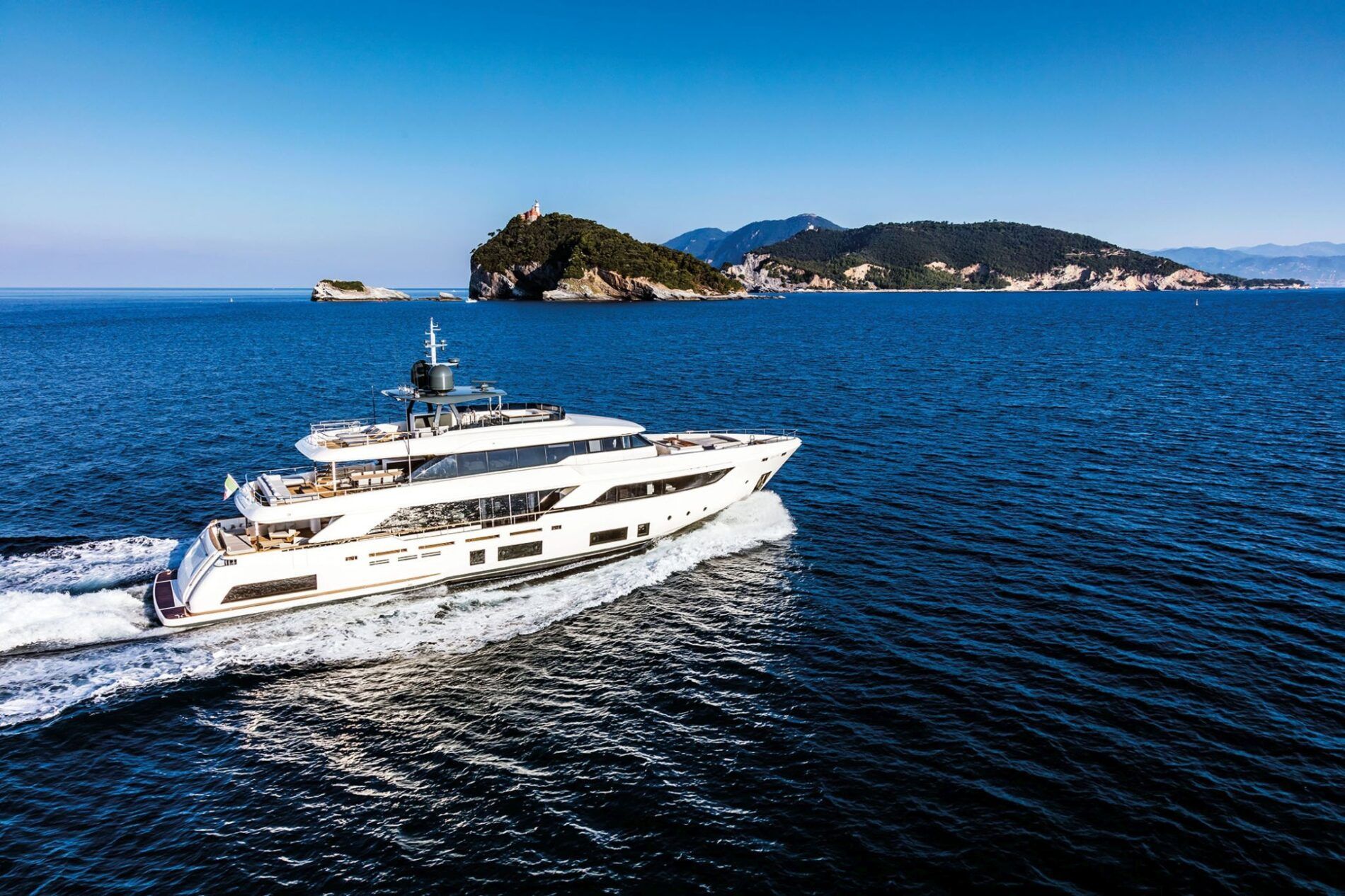 2023 Custom Line Navetta 37