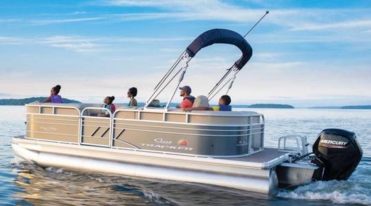 2022 Sun Tracker Party Barge 20DLX