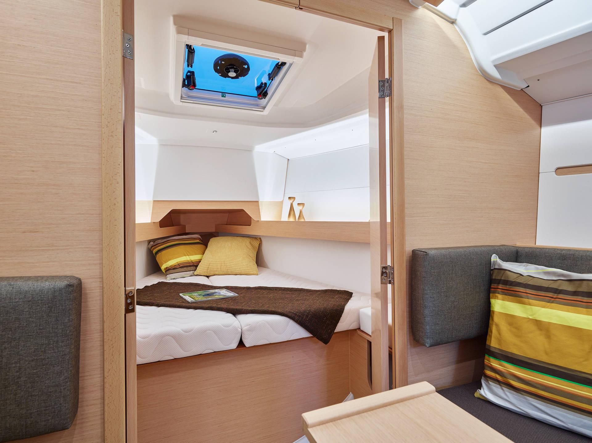 2018 Jeanneau Sun Odyssey 349