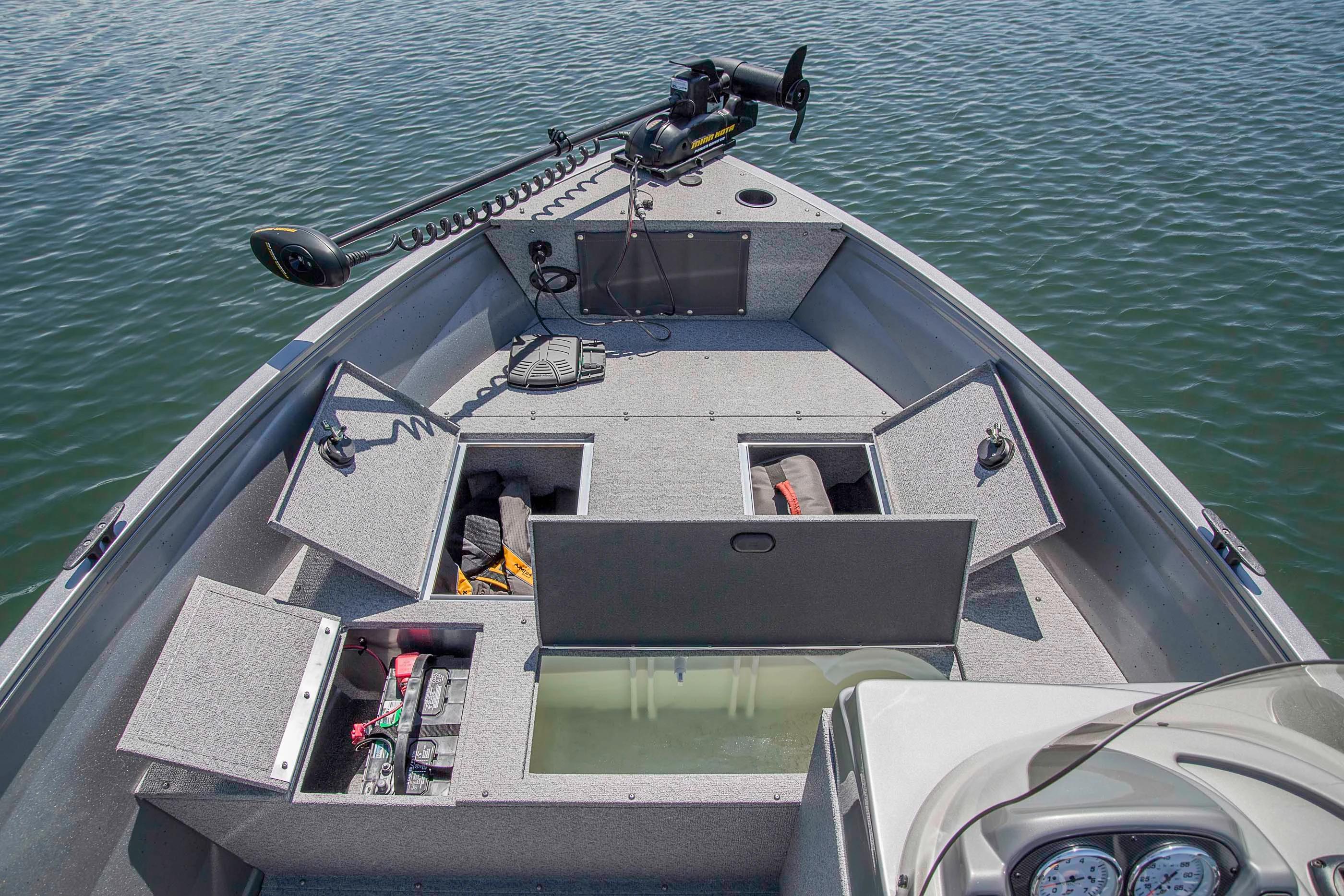 Crestliner 1600 Vision cockpit with bow trolling motor and open storage