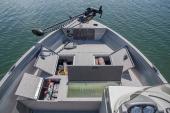 Crestliner 1600 Vision cockpit with bow trolling motor and open storage