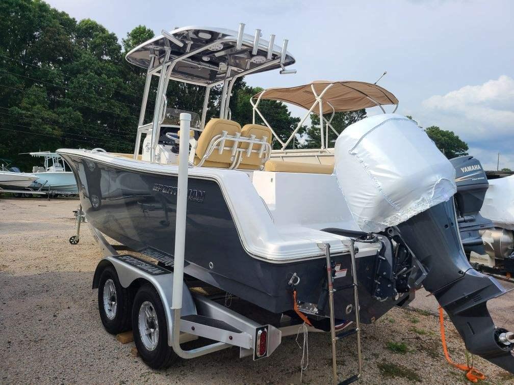 2022 Sportsman Open 232 Center Console