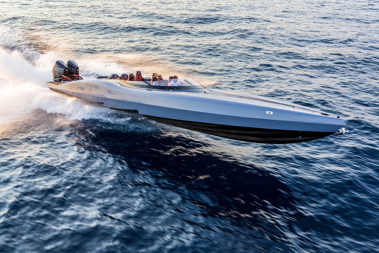 2021 Canados Gladiator 411 Carbon 