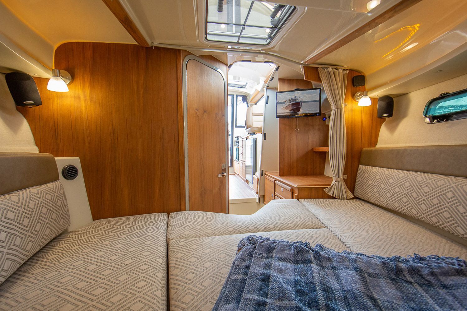 2022 Ranger Tugs R-27