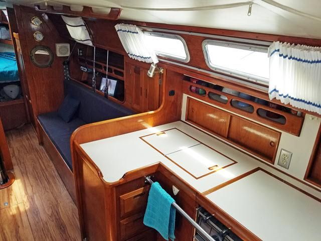 1983 Ericson Yachts 381
