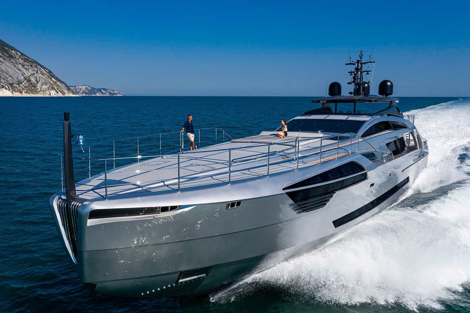 2016 Pershing Yachts 140