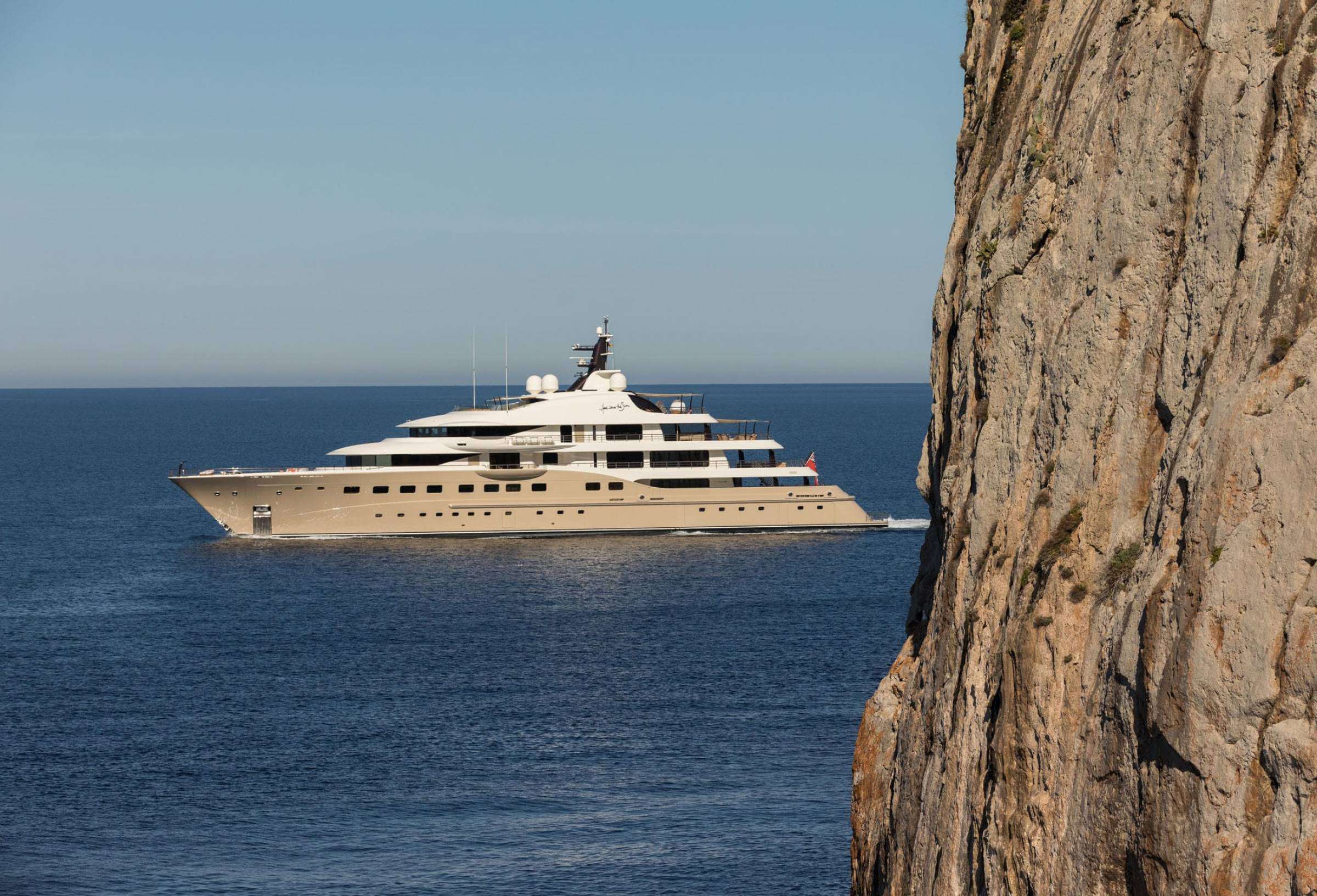 2017 Amels Here Comes The Sun