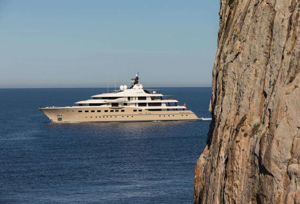 2017 Amels Here Comes The Sun