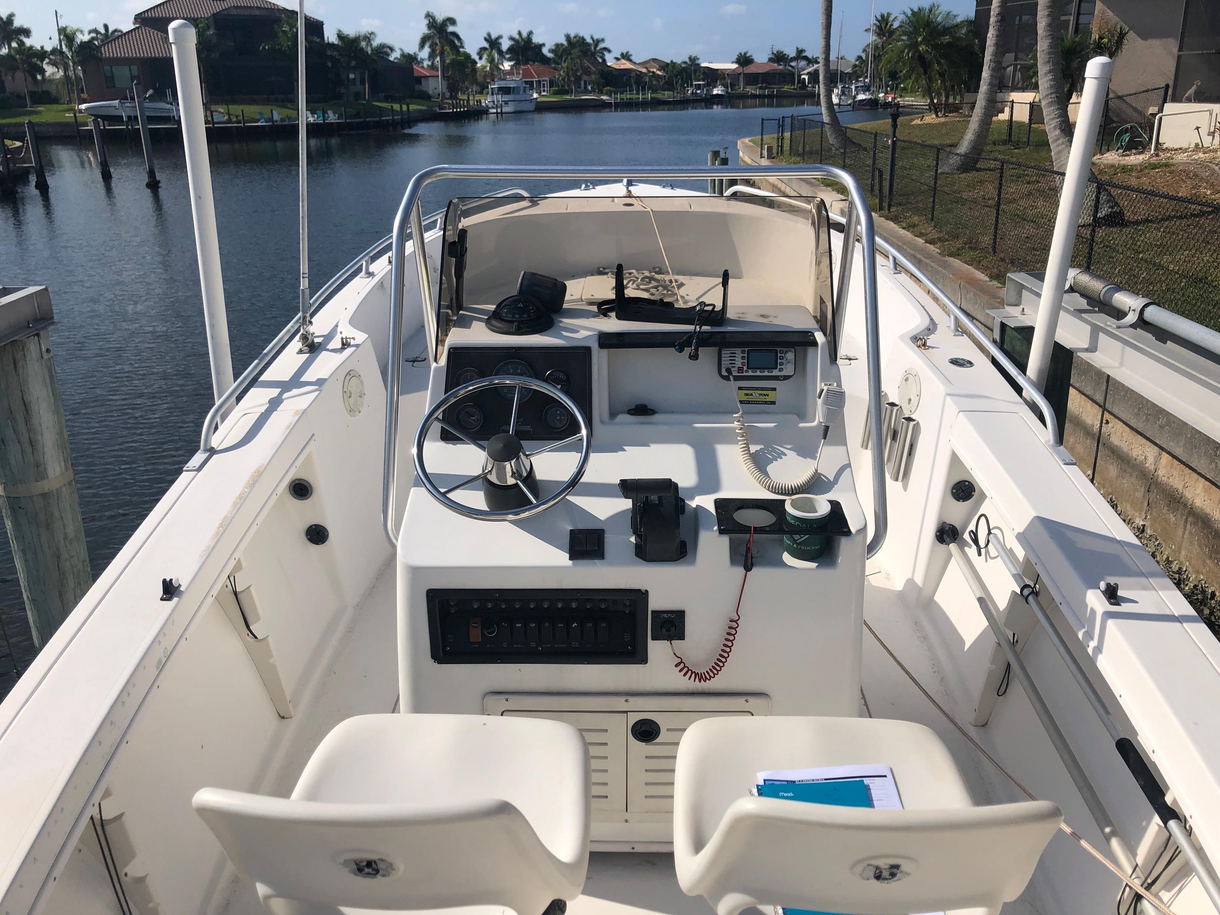 2002 Mako Boats 221 Center Console