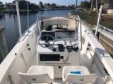 2002 Mako Boats 221 Center Console
