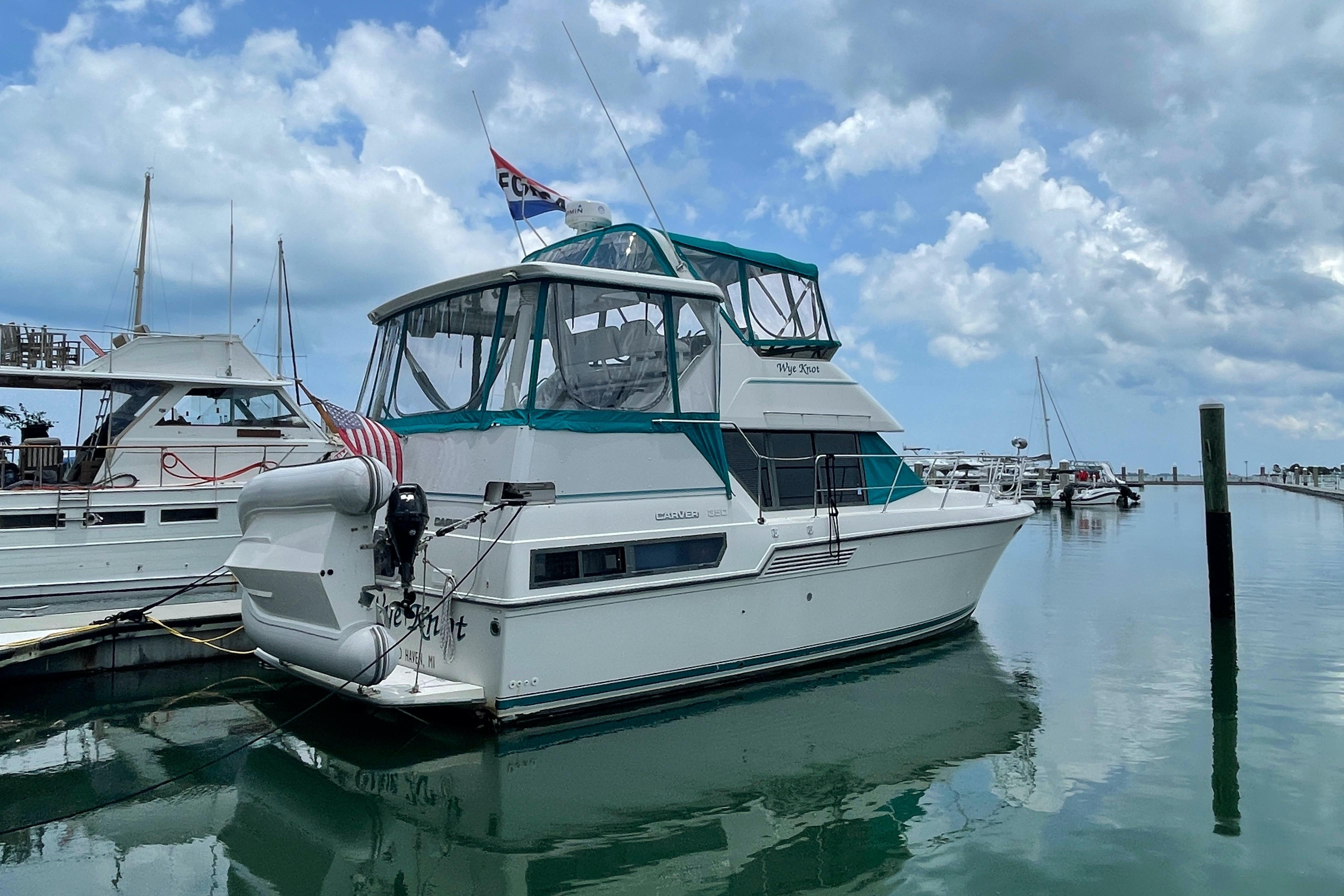 1993 Carver Yachts 350 Aft Cabin