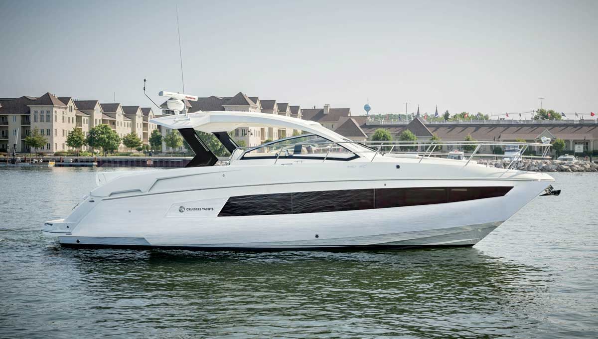 2021 Cruisers Yachts 39 Express Coupe