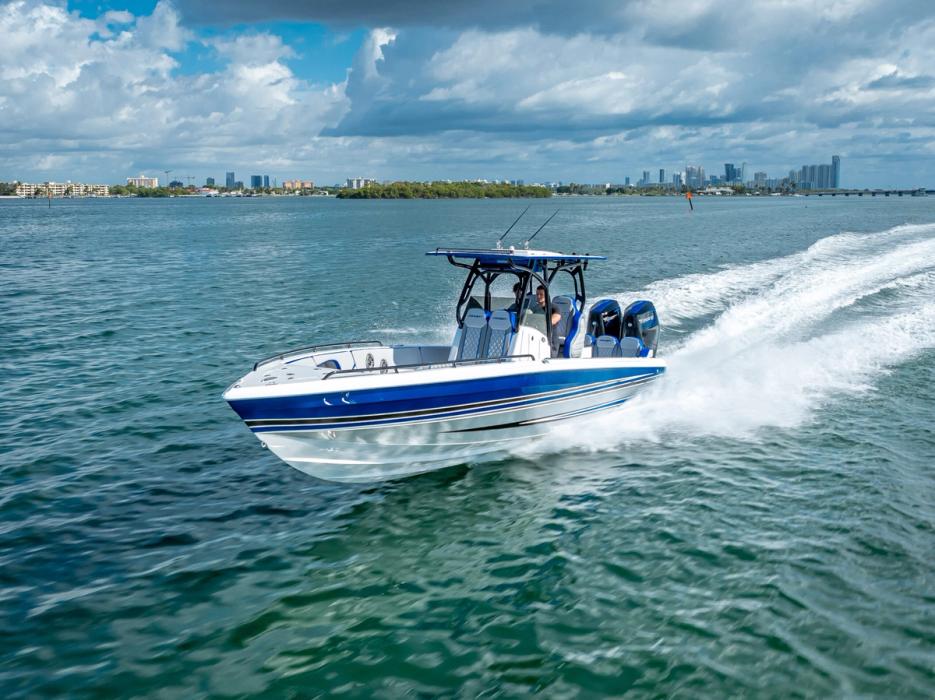 Concept 32 Open Deck twin-outboard centre console