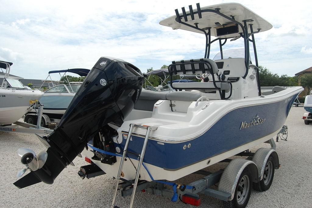 2021 Nautic Star 2302 Legacy