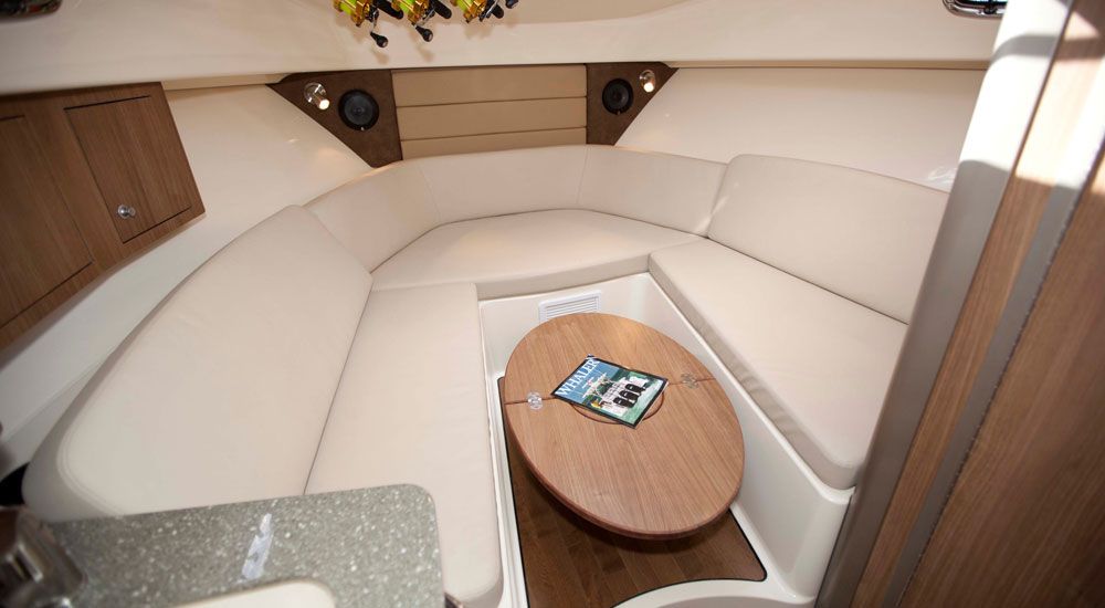 2018 Boston Whaler 315 Conquest