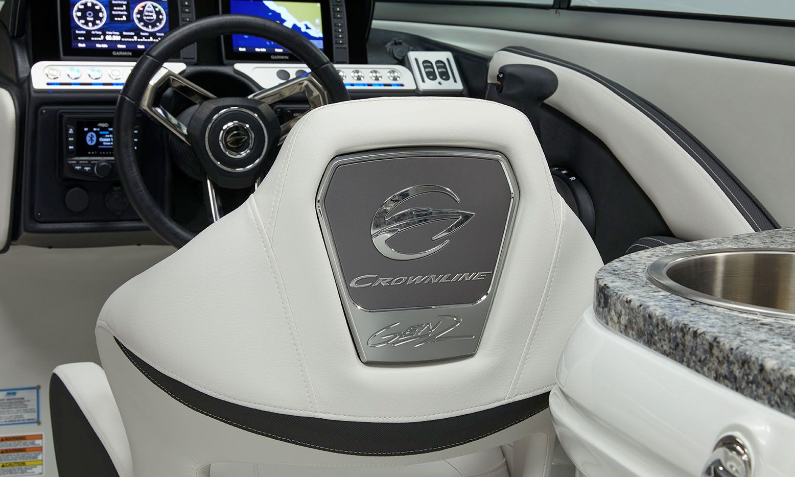 Crownline E285 helm
