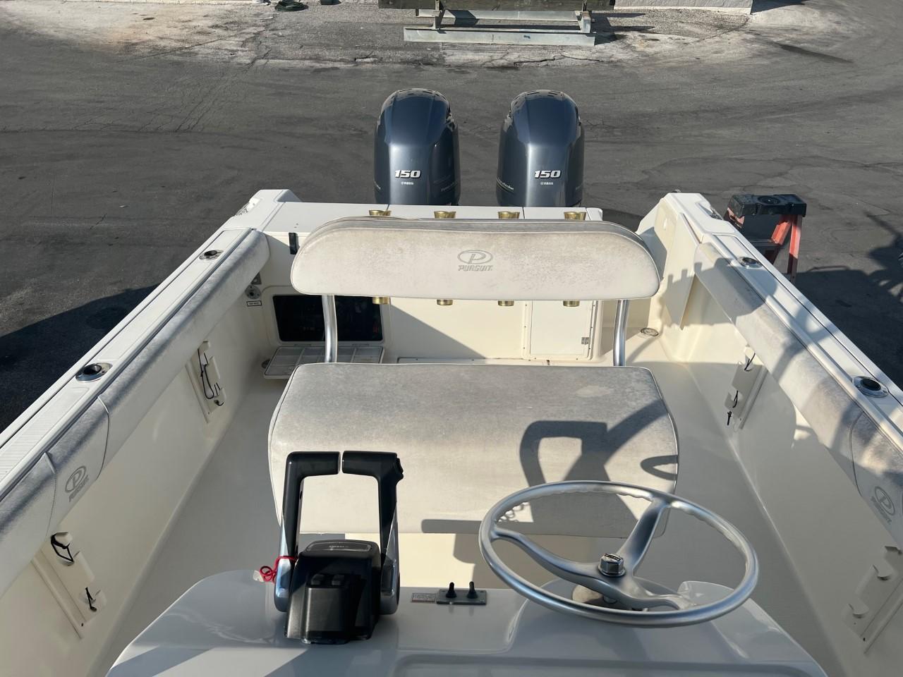 2001 Pursuit Boats 2470 Center Console