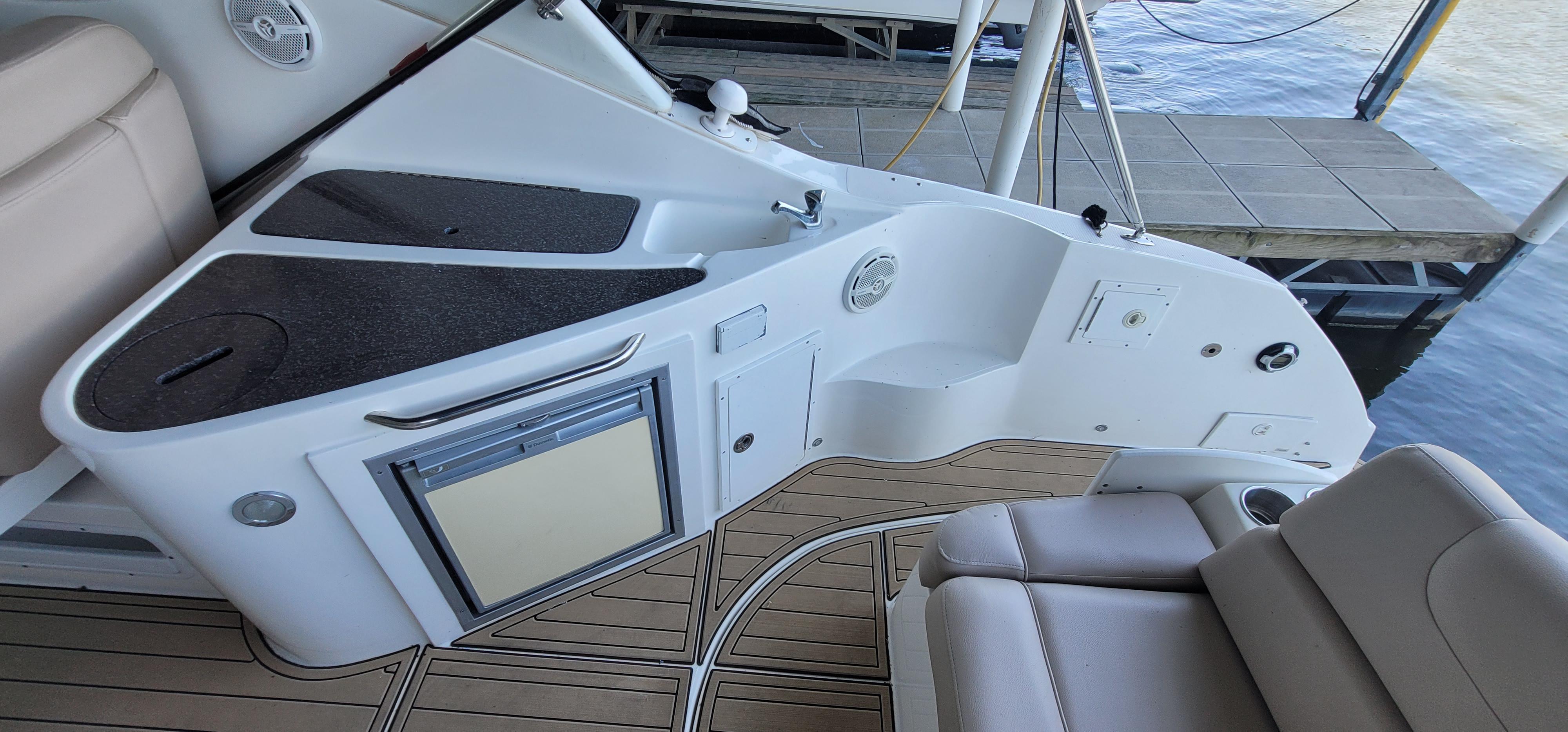 2013 Rinker 290 Express Cruiser