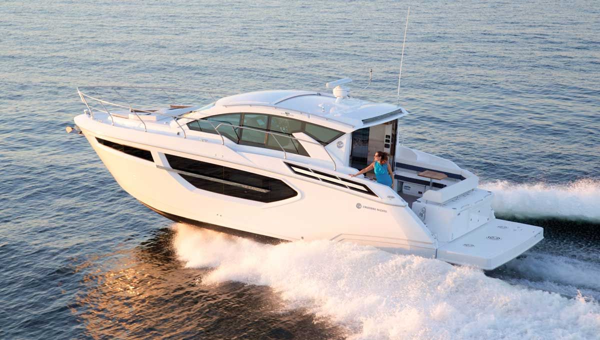 2022 Cruisers Yachts 42 Cantius