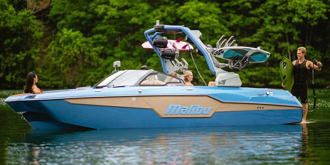 2021 Malibu Boats M220