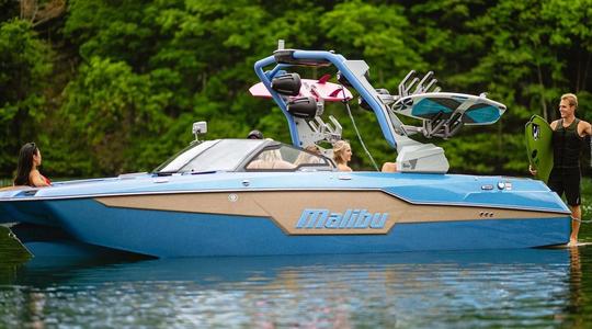 2021 Malibu Boats M220