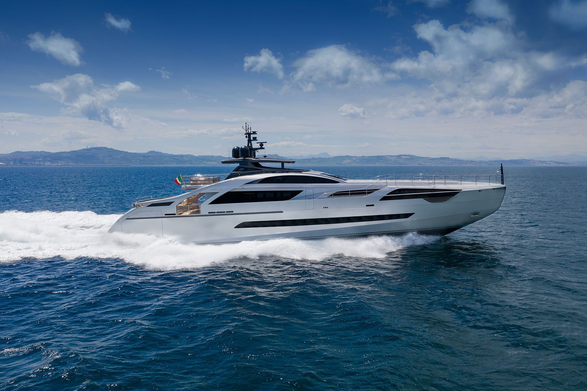 2016 Pershing Yachts 140