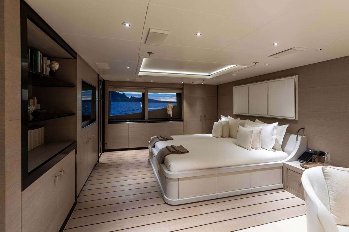 2010 Amels Addicition