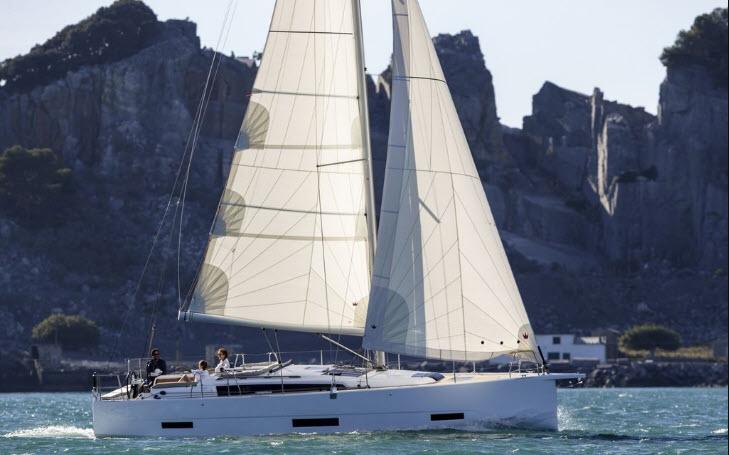 2018 Dufour Yachts 390 Grand Large - Shoal draft