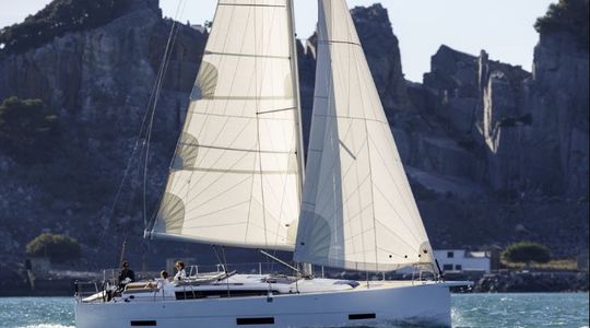 2018 Dufour Yachts 390 Grand Large - Shoal draft