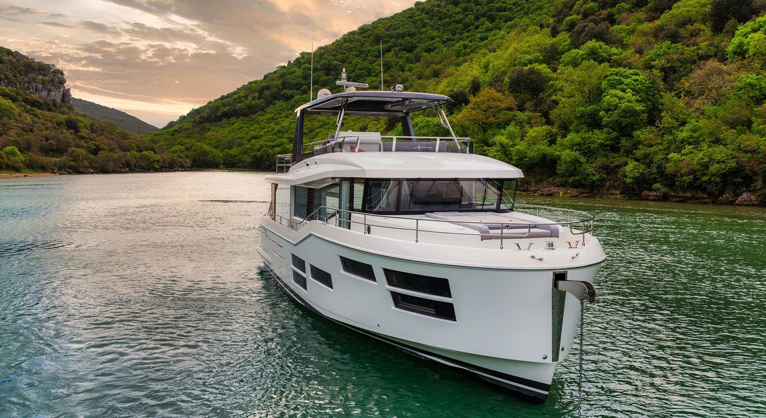 2022 Beneteau Grand Trawler 62