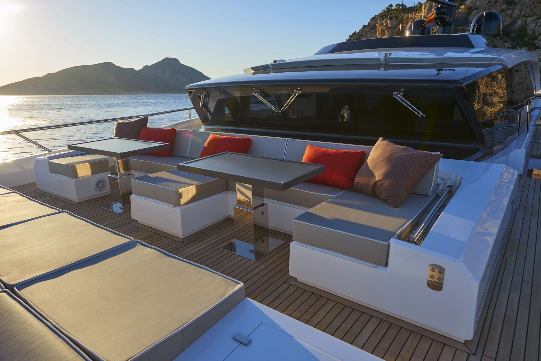 2020 Astondoa 110 Century