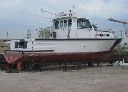 1982 Gladding Hearn /Twin Screw