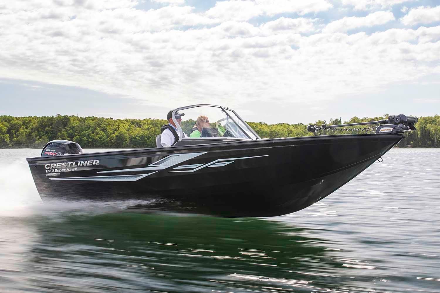 Crestliner 1750 Super Hawk WT JS aluminium fish-and-ski boat with outboard motor
