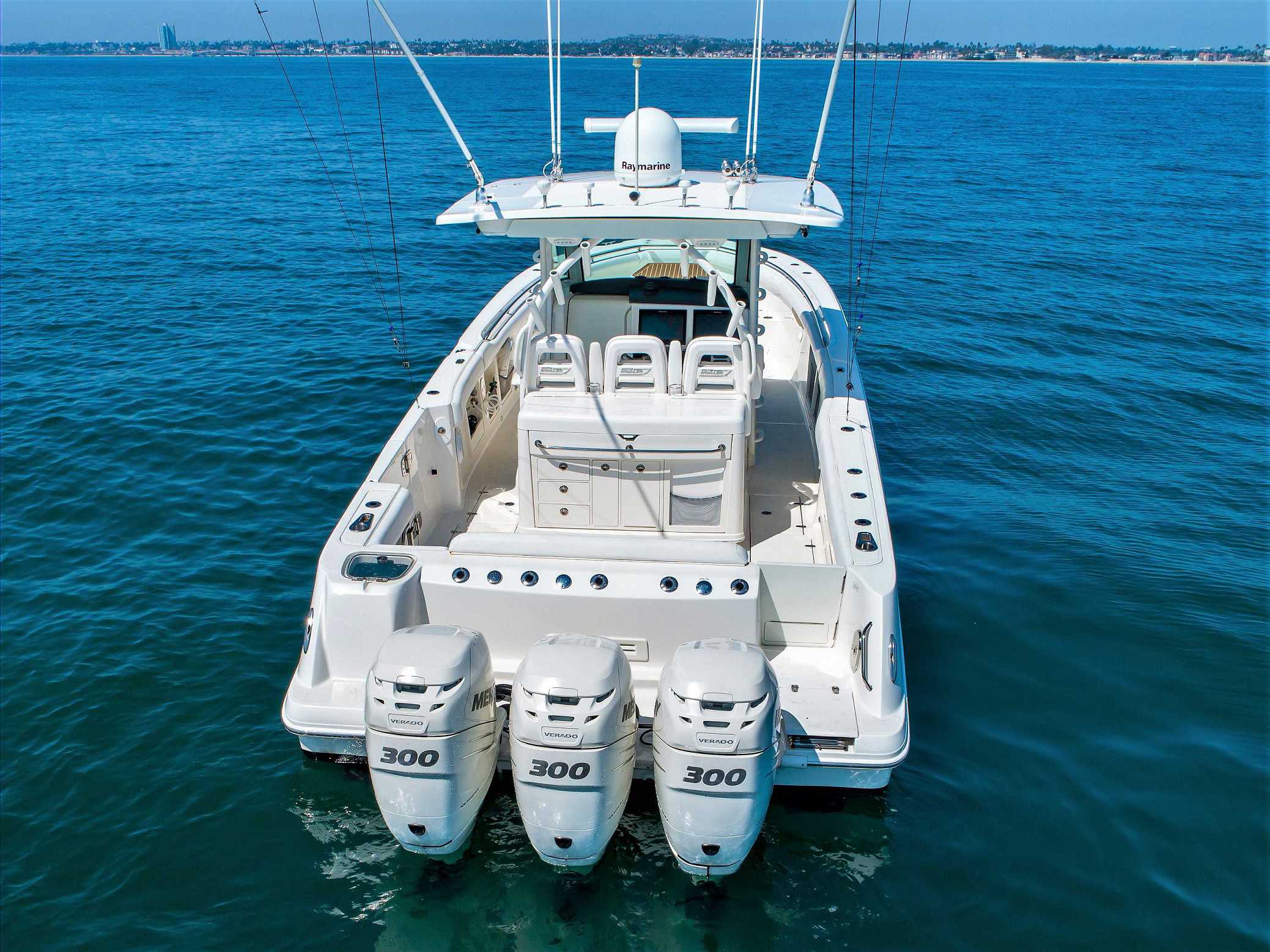 2014 Boston Whaler 370 Outrage
