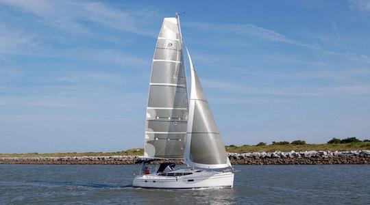 2011 Marlow Hunter Hunter 36 - 2011 Deep draft