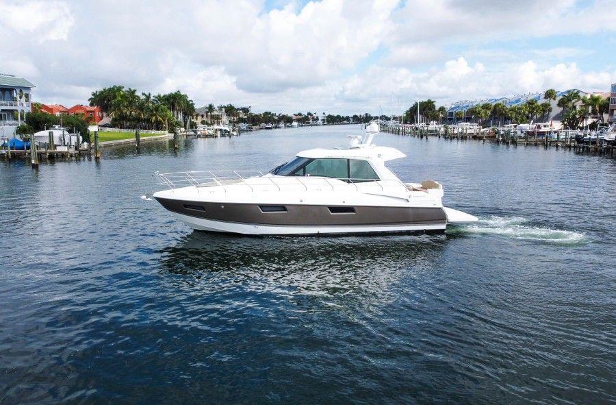 2016 Cruisers Yachts 48 Cantius