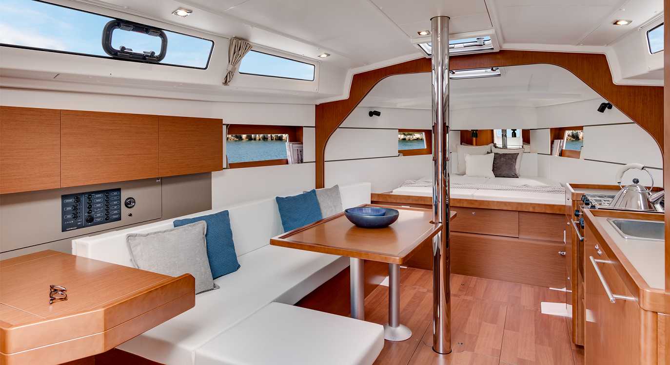 2013 Beneteau Oceanis 38